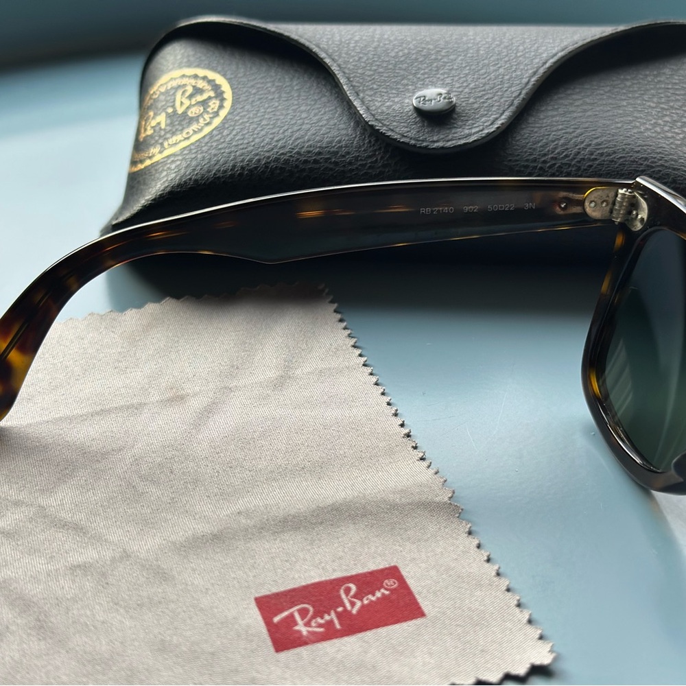 Ray-Ban Classic Wayfarer Tortoise Sunglasses - Picture 5 of 5